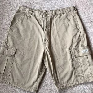 Men’s Wrangler khaki cargo shorts